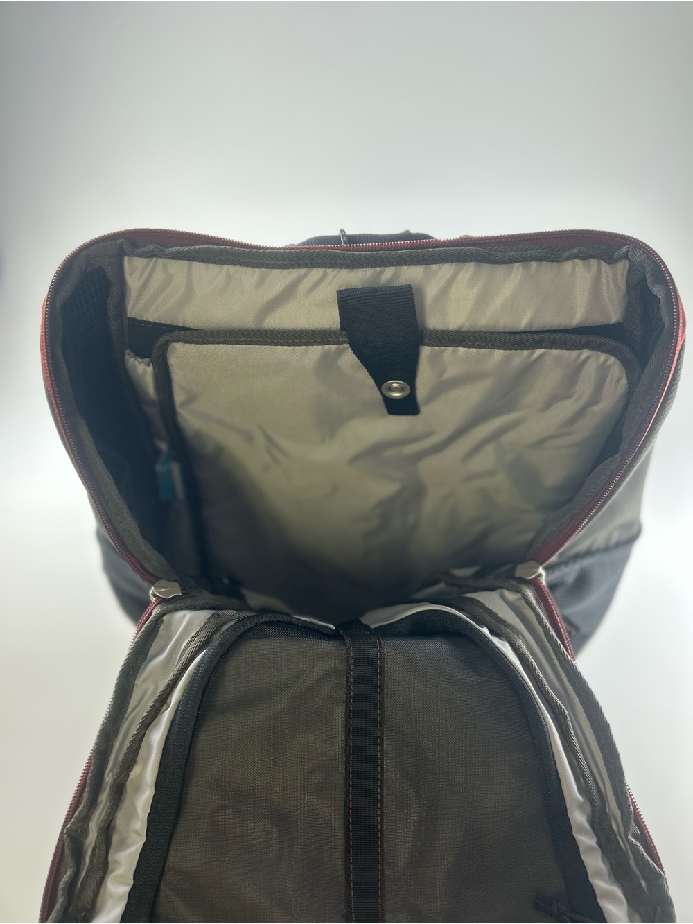 Keen Burgendy Hybrid Transport Hiking Multi Use Utility Athletic Backpack NEW - Picture 3 of 3